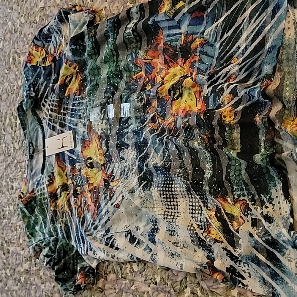 Hannah patterned top.